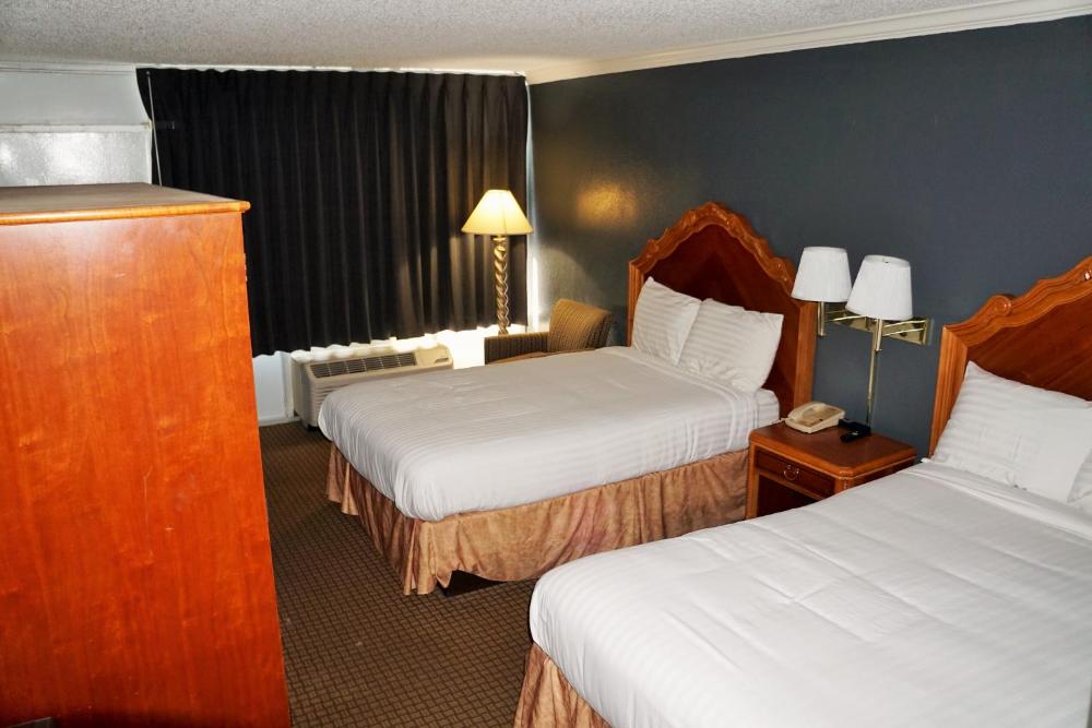 Double Room with Two Double Beds Smoking interior
